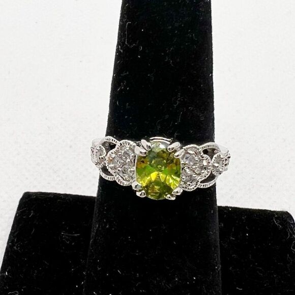 Crystal studded green oval gem jewel elegant ring- size 7.25 - Picture 1 of 6